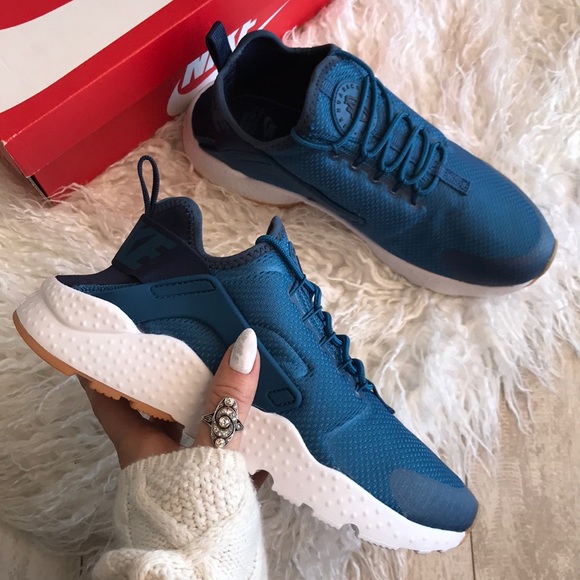 NWT Nike Huarache Run Ultra - Picture 2 of 8